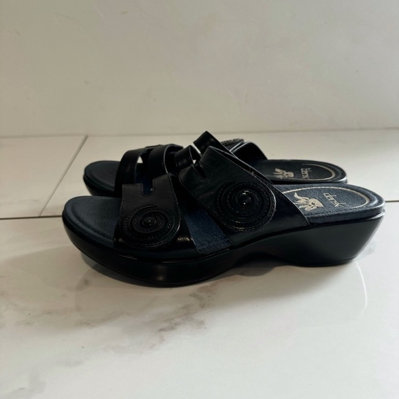 Dansko Dixie Swirl Black Leather Sandals Size 37 / US 7 - Picture 6 of 7